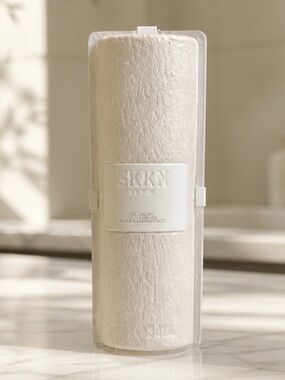 NWT 
SKKN by KIM Oil Drops Vita C Glow 1 fl Oz
